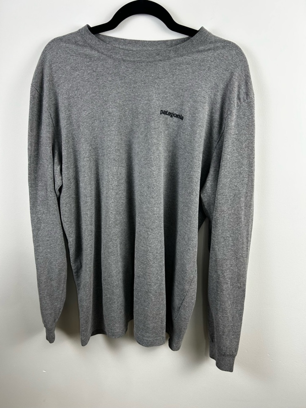 Patagonia Heather Gray Long Sleeve Tee with Interior Logo Print